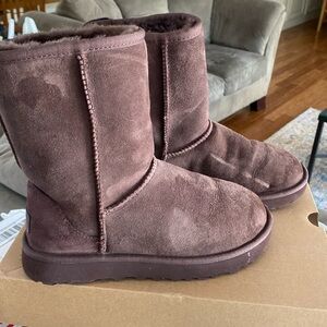 Good condition brown Ugg boots size 6